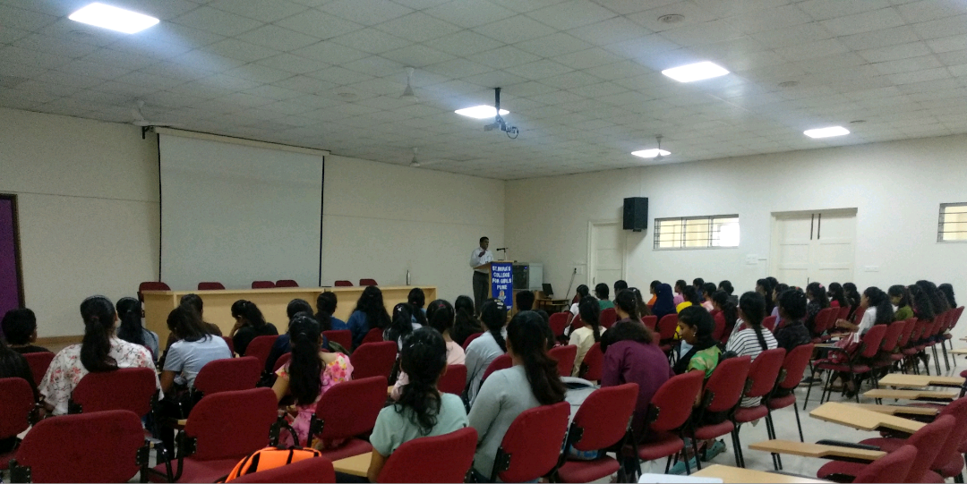 Dr PP Ghodkefrom HV Desai College Sharing expertise on Advertismenr Writing marathi 