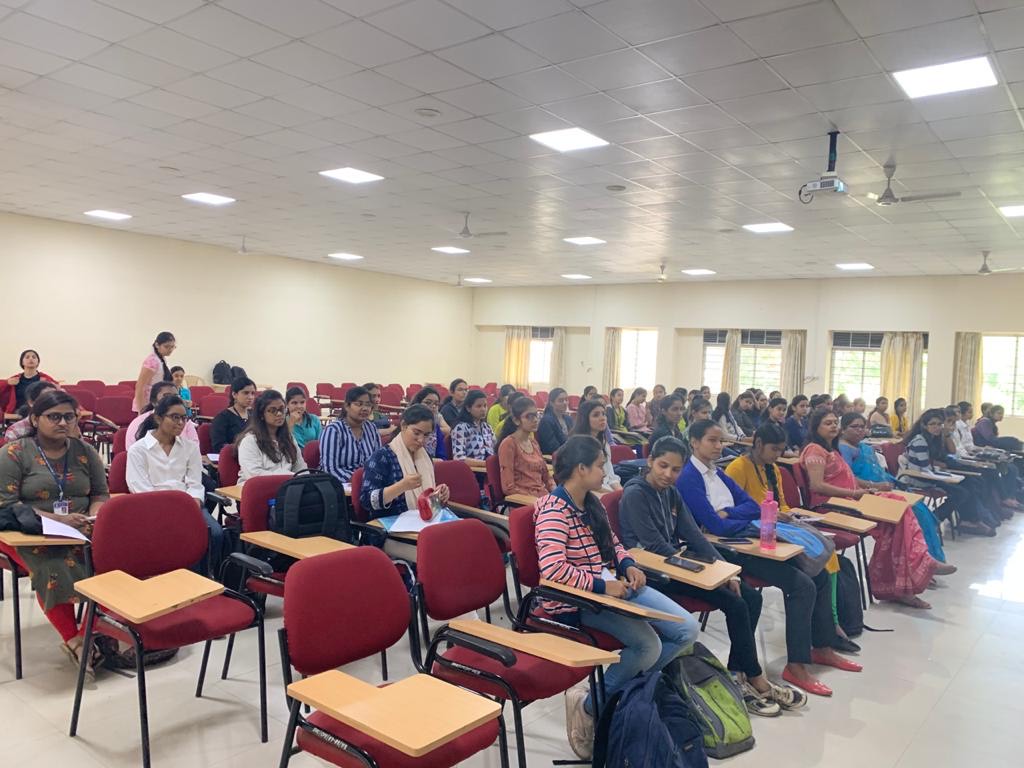 Students attending Mphasis On-Campus Drive